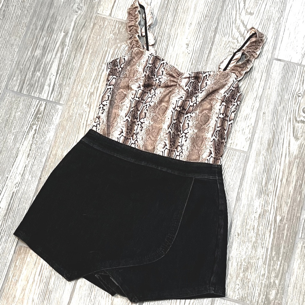 NWT Ruffle Bodysuit - Picture 4 of 13